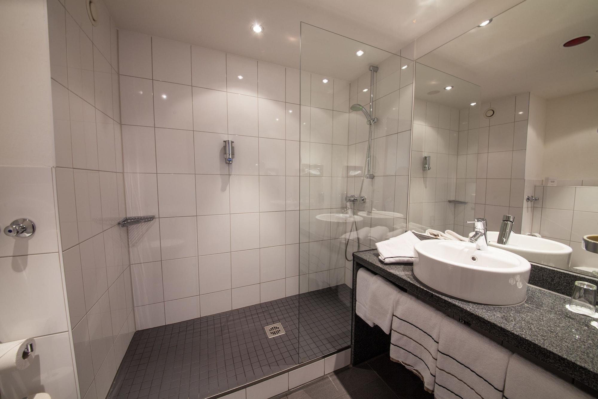 Novina Tillypark Hotel 4*