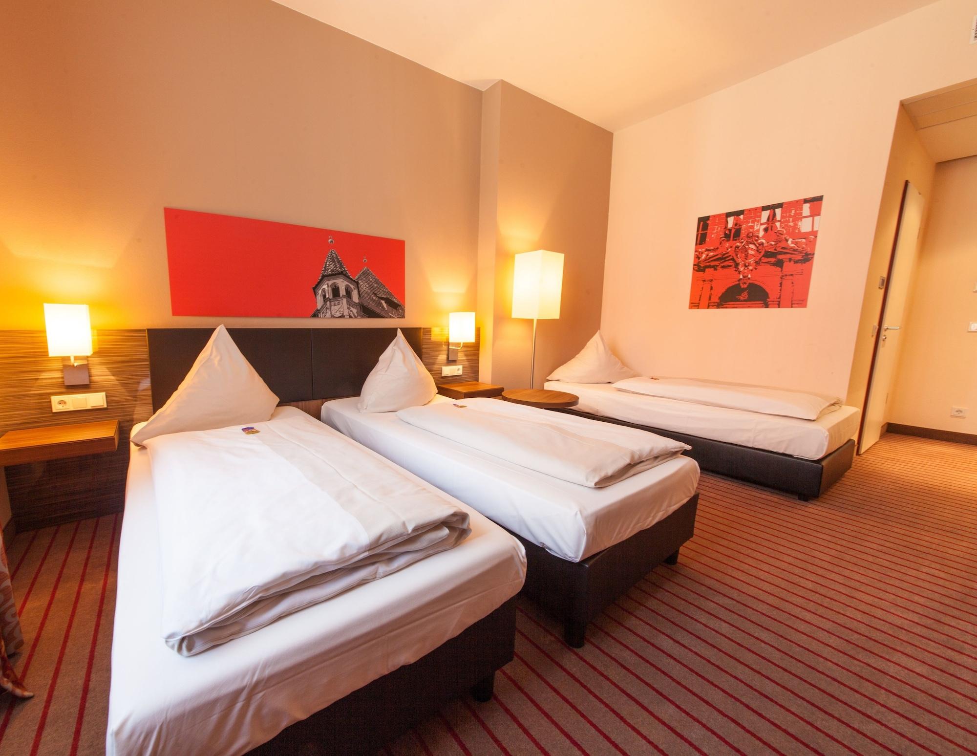 Hotel Novina Tillypark 4*