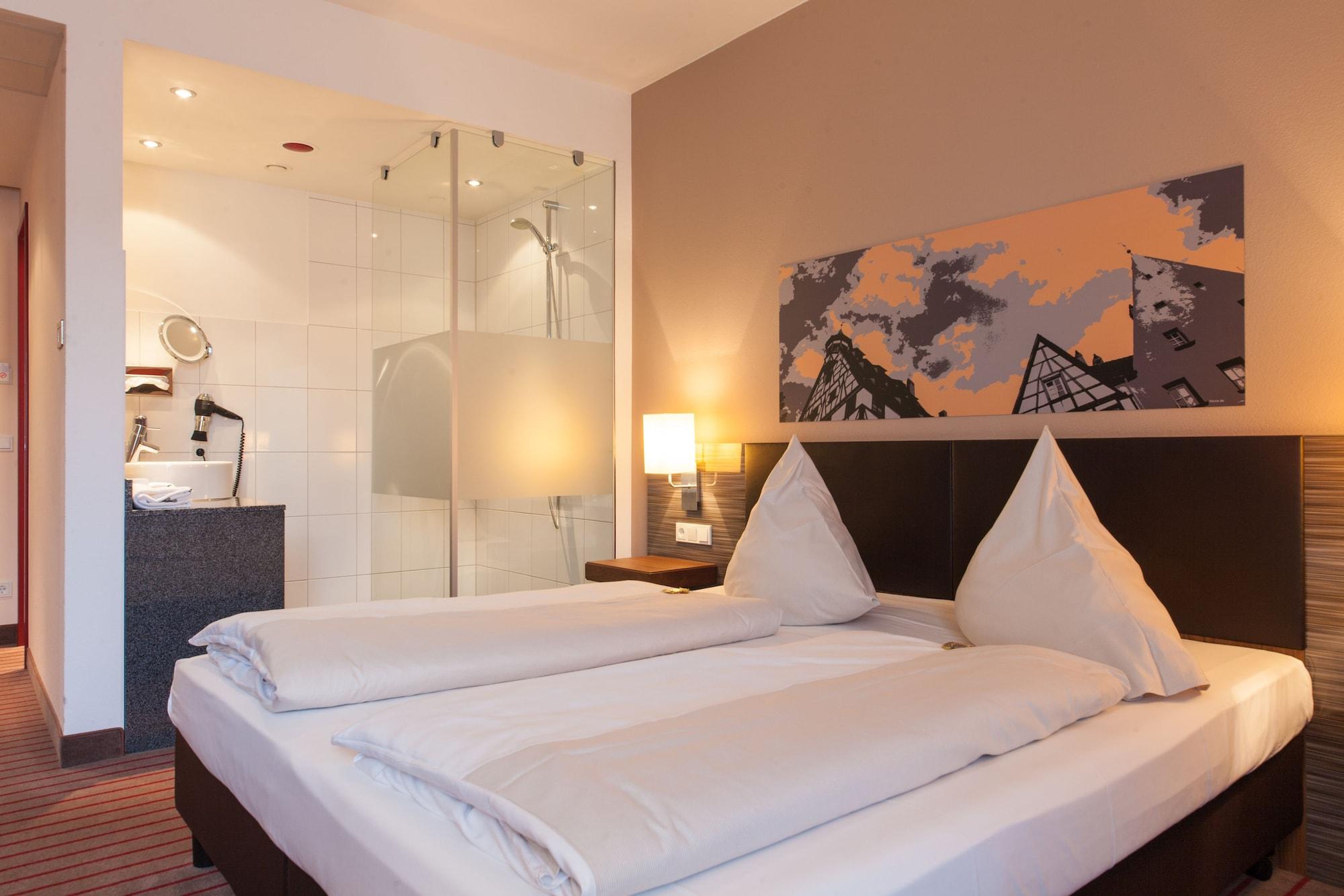 Novina Tillypark 4*