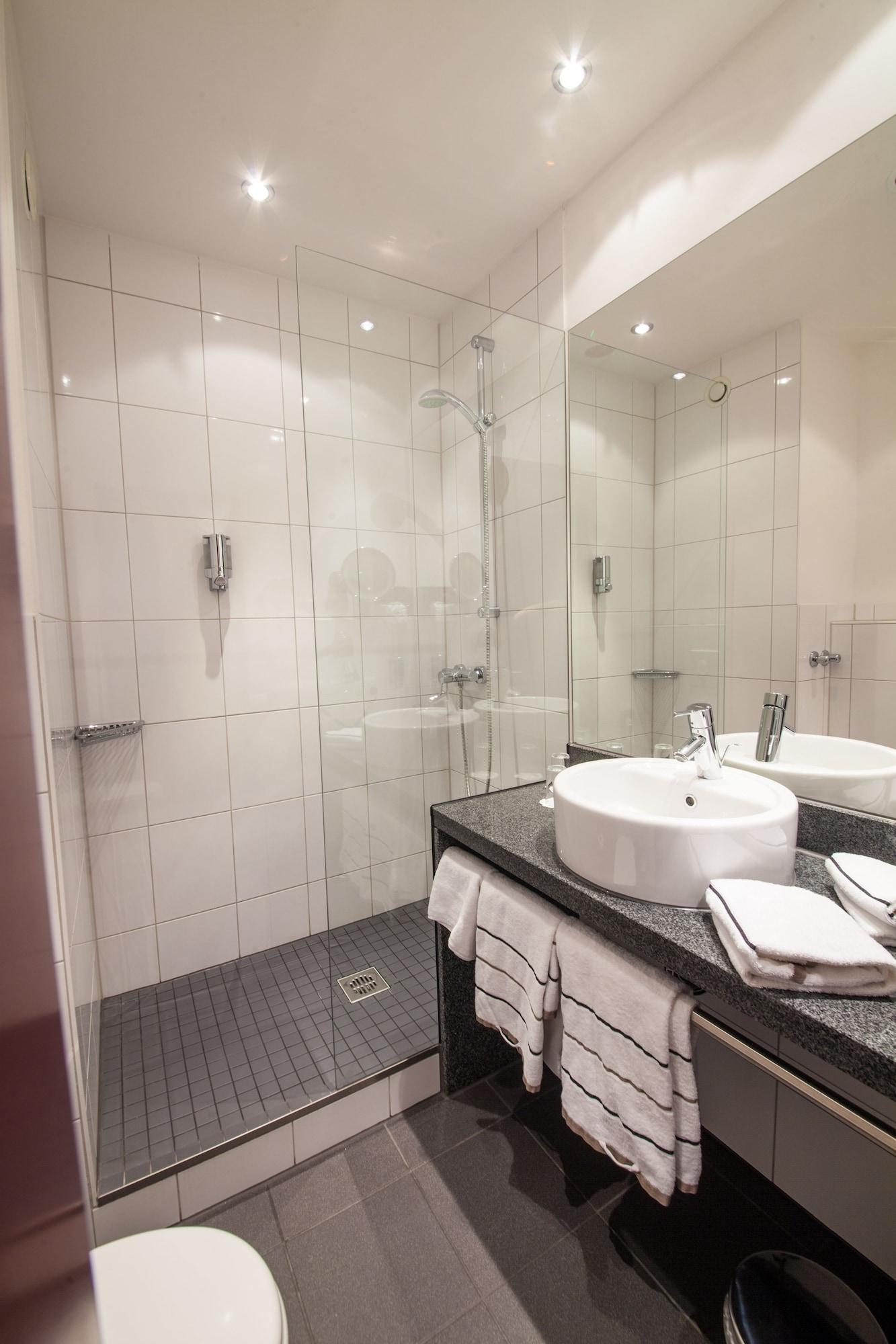 Novina Tillypark Hotel 4*