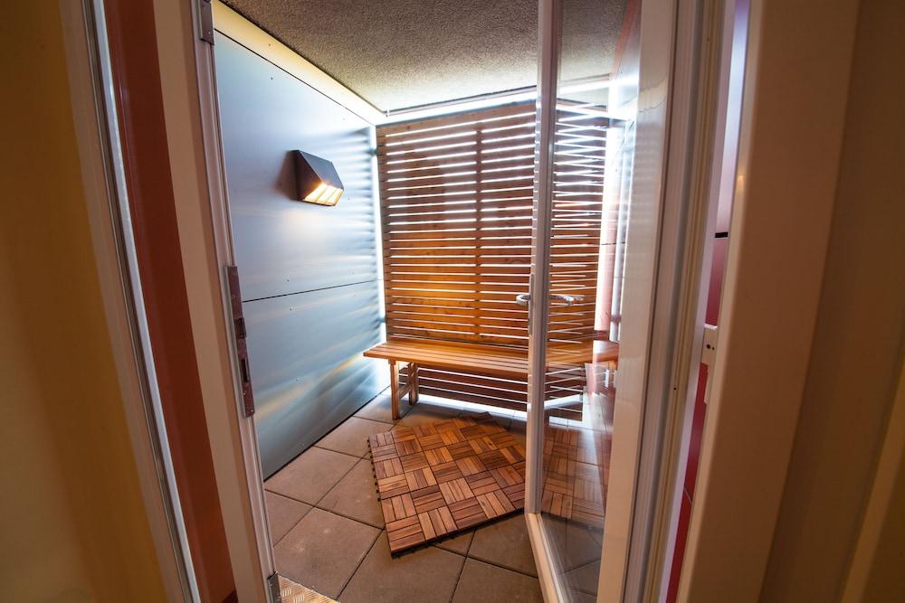 Novina Tillypark Hotel 4*