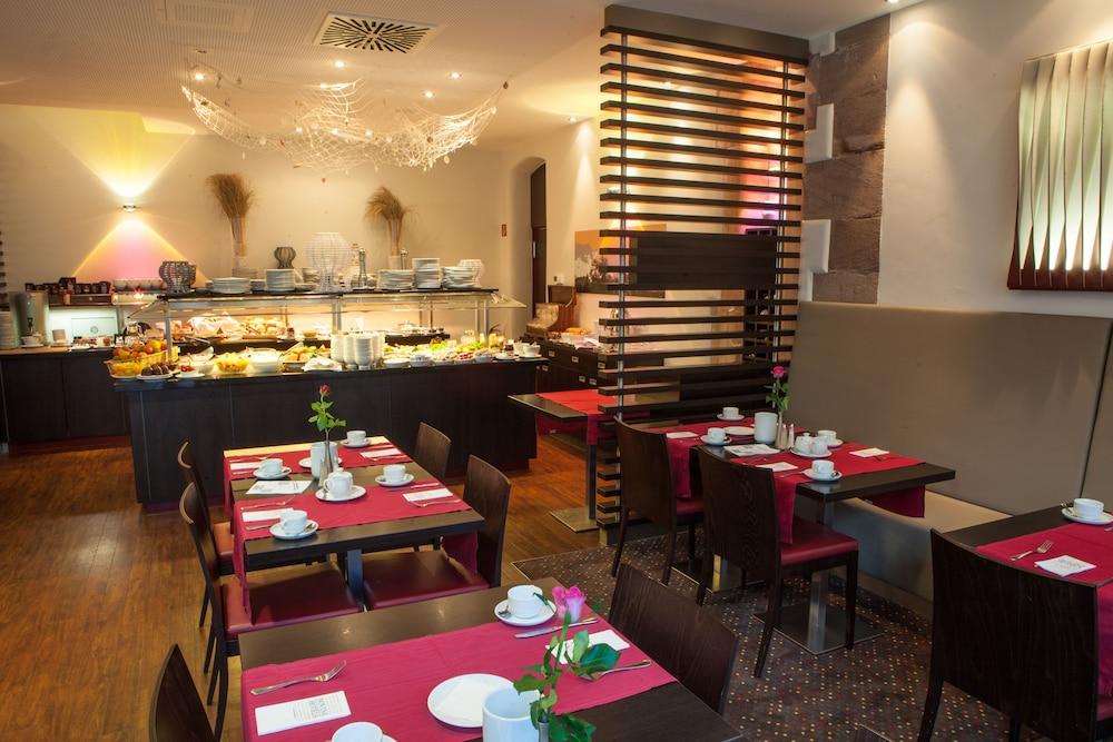 Novina Tillypark Hotel 4*