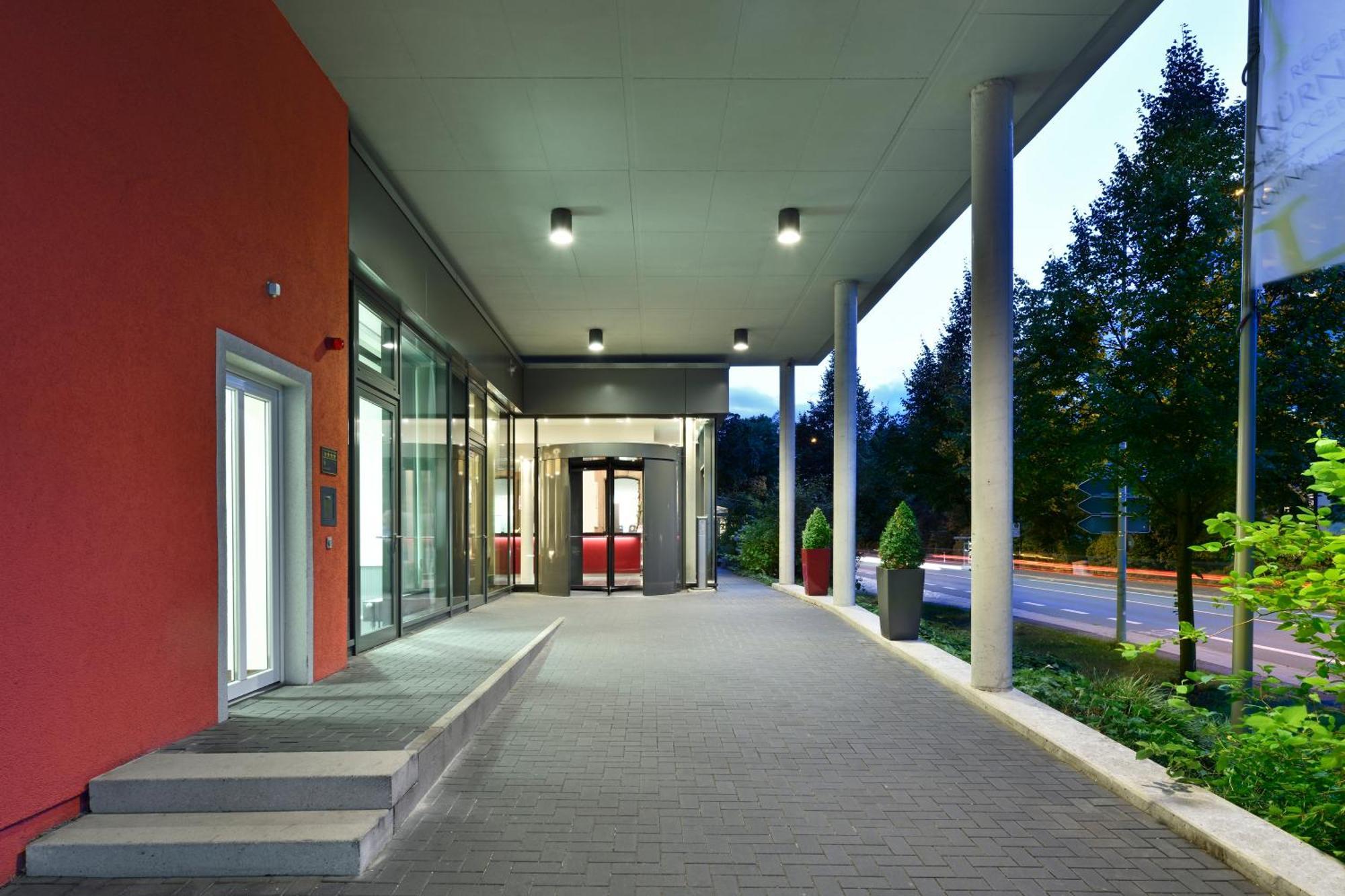 Novina Tillypark Hotel
