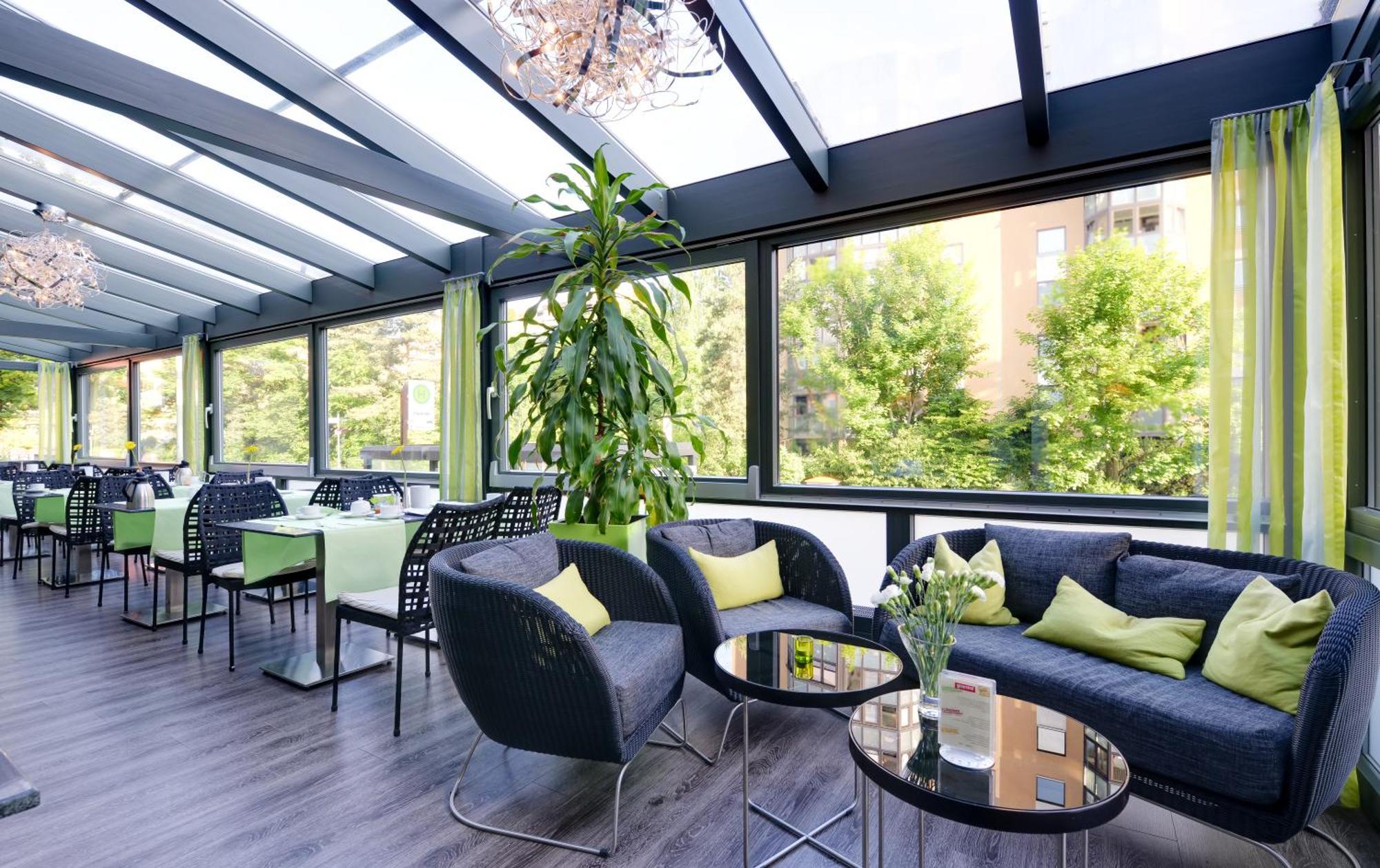 Hotel Novina Tillypark 4*