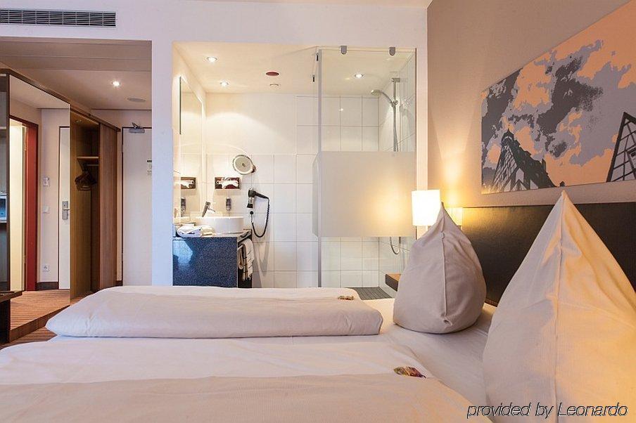 Novina Tillypark 4*