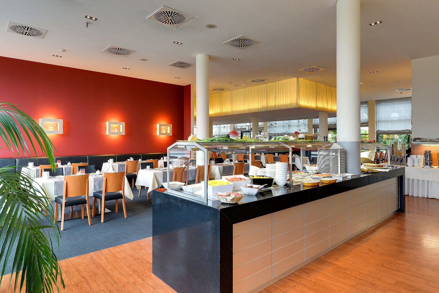 Novina Tillypark Hotel