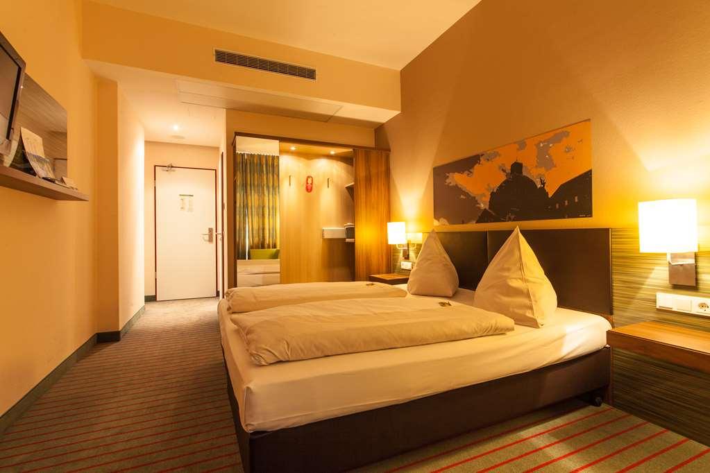 Novina Tillypark Hotel 4*