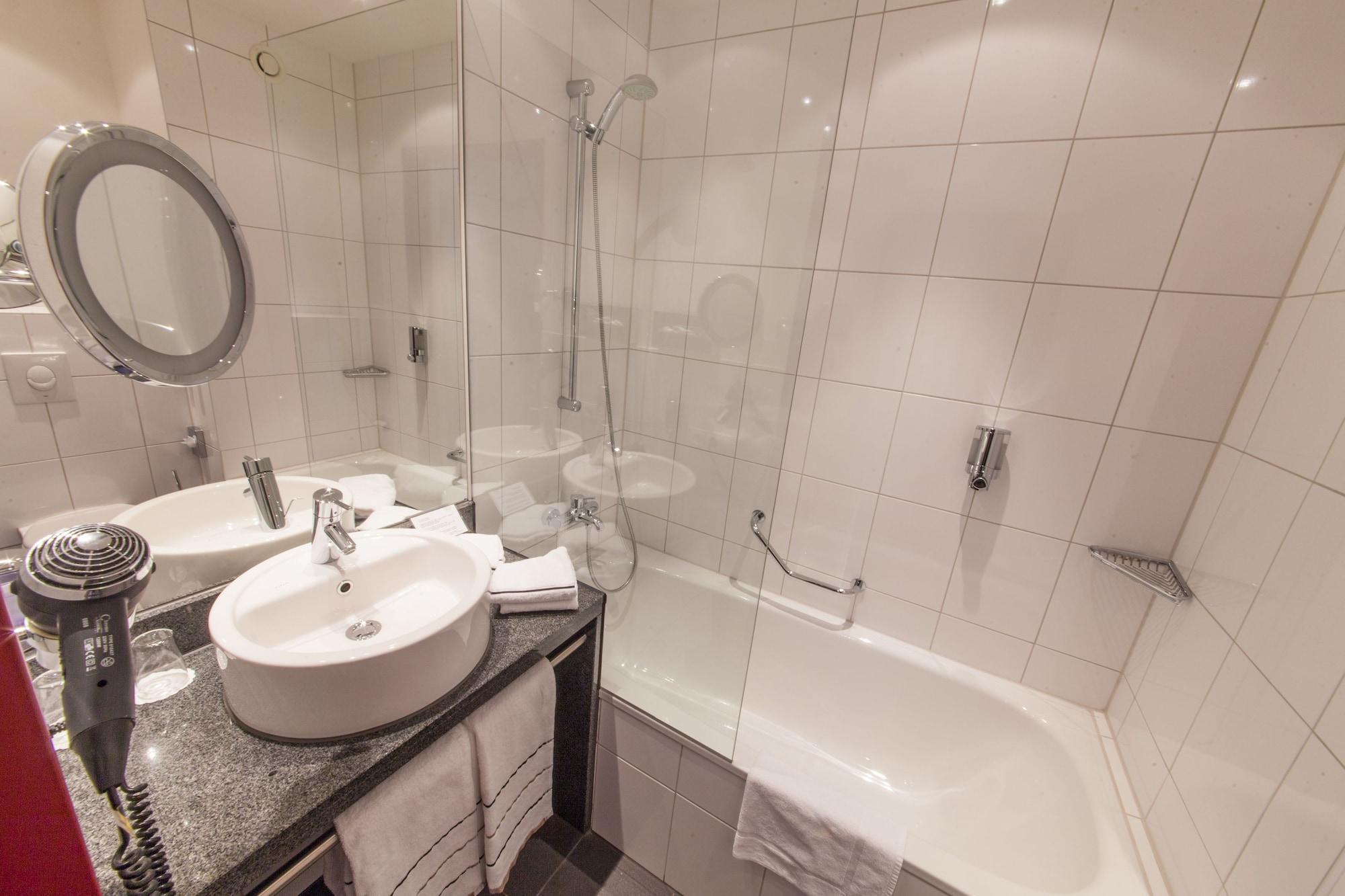 Hotel Novina Tillypark 4*